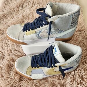 Nike Women's High-Top Sneakers - Blue and Yellow Size 6.5